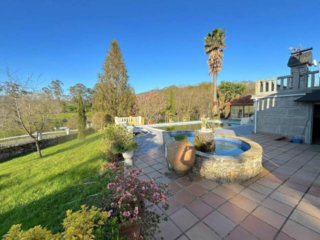 Chalet en venta en Rasines. IMPRESIONANTE CHALET CON PISCINA, JARDINES Y VISTAS ESPECTACULARES. Chalets.