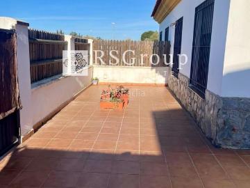 Chalet en venta en Real de la Jara El. CHALET INDEPENDIENTE CON PISCINA EN LA SIERRA NORTE DE SEVILLA. Chalets Real de la Jara.