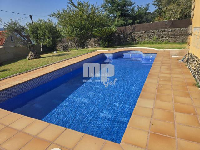 Chalet en venta en Redondela. Casa con vistas al mar y acceso a calas en Redondela. Chalets.