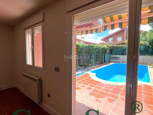Chalet en venta en Renedo de Esgueva. ¡Chalet pareado seminuevo con piscina privada en Urbanización Casasola!. Chalets Renedo de.