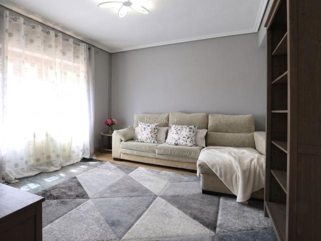 Chalet en venta en Reocín. ^*^EXCLUSIVA FINCA URBANA DE 3.212 M² CON DOS VIVIENDAS, ZONA INDUSTRIAL Y MAXIMA EDIFICABILIDAD^*^. Chalets.