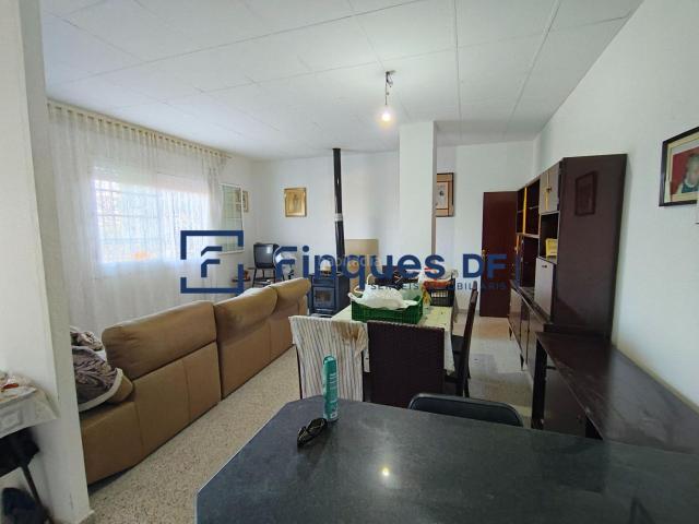 Chalet en venta en Riudarenes. Acogedora casa en venta en Riudarenes, ideal para disfrutar de la tranquilidad y el espacio al aire libre. Chalets.