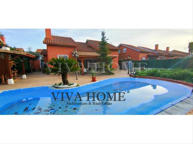 Chalet en venta en Rivas Vaciamadrid, Centro. Chalet INDEPENDIENTE TODO EN UNA SOLA PLANTA de 4 habitaciones, con piscina privada y parcela de 610 m. Chalets Rivas.