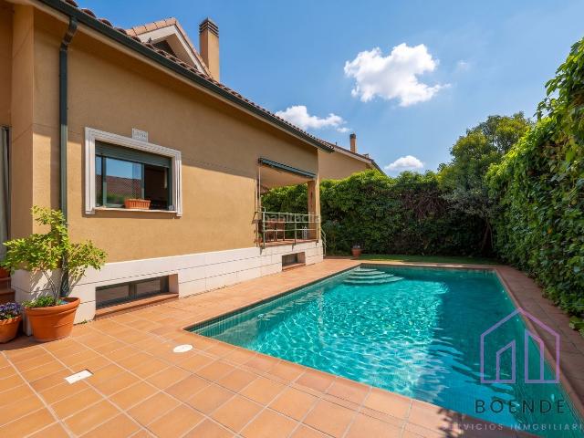 Chalet en venta en Rivas Vaciamadrid, Centro. Una casa amplia que no vas a encontrar otra igual en la zona. Chalets Rivas.
