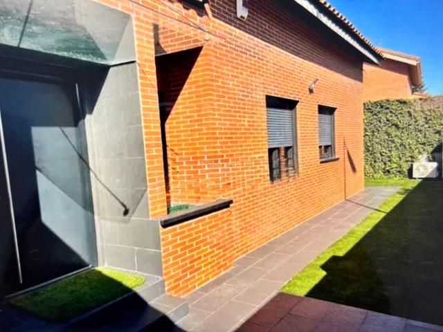 Chalet en venta en Rivas Vaciamadrid, Centro. Vivir en Rivas Centro, Chalet independiente de 327 m² en parcela de 500 m². Chalets Rivas.