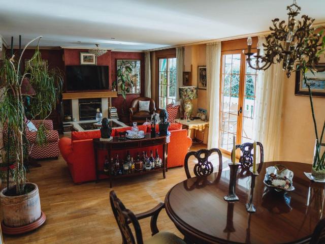 Chalet en venta en Rivas Vaciamadrid, Urbanizaciones. Chalet exclusivo con jardín para disfrutar en familia. Chalets Rivas.
