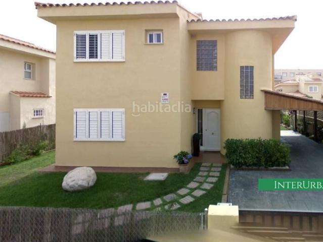Chalet en venta en Riba roja de Túria. Chalet independiente con piscina, jardín y amplias zonas exteriores en La Reva Ribaroja de Túria. Chalets Riba roja de.