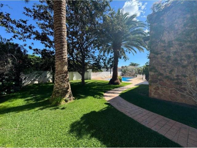 Chalet en venta en Riba roja de Túria. Venta de una villa unifamiliar de dos plantas en Ribaroja de Túria. Chalets Riba roja de.