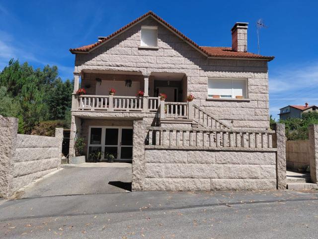 Chalet en venta en Ribadumia. Casa o chalet independiente en venta en Calle Picoña. Chalets.
