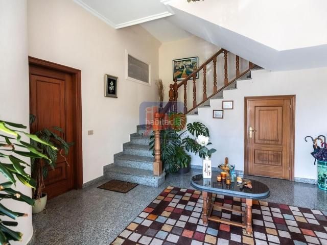 Chalet en venta en Ribadavia. Chalets.