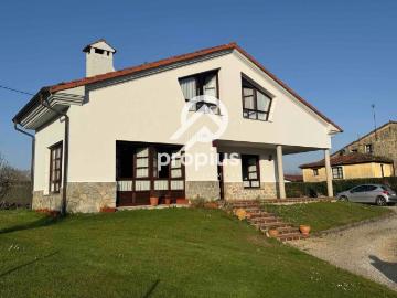 Chalet en venta en Ribadedeva. CHALET INDEPENDIENTE CON GRAN PARCELA EN NORIEGA. Chalets.