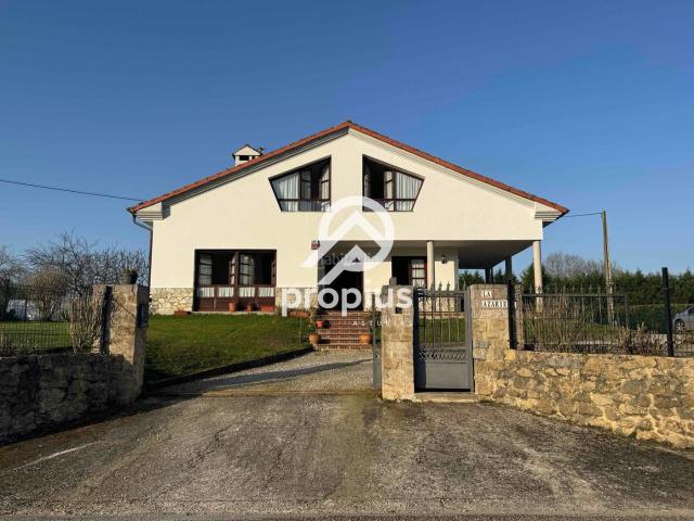 Chalet en venta en Ribadedeva. CHALET INDEPENDIENTE CON GRAN PARCELA EN NORIEGA. Chalets.
