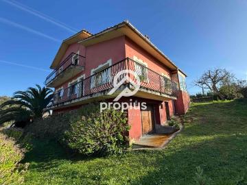 Chalet en venta en Ribadedeva. PROPIUS ASTURIAS VENDE CHALET INDEPENDIENTE CON PARCELA EN LA FRANCA. Chalets.