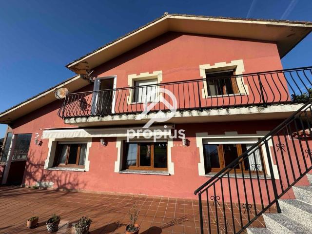 Chalet en venta en Ribadedeva. PROPIUS ASTURIAS VENDE CHALET INDEPENDIENTE CON PARCELA EN LA FRANCA. Chalets.
