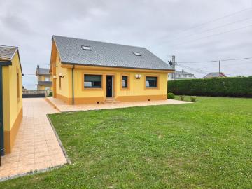 Chalet en venta en Ribeira, Castiñeiras. CHALET A 100m. PLAYA EN BARREIROS. Chalets.