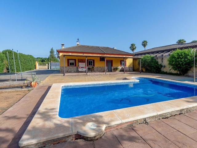 Chalet en venta en Rinconada La. CASA DE CAMPO EN URB. TARAZONA LA RINCONADASEVILLA. Chalets Rinconada.