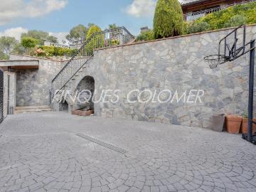 Chalet en venta en Rubí, Sant Muç. con piscina y jardín. Chalets.