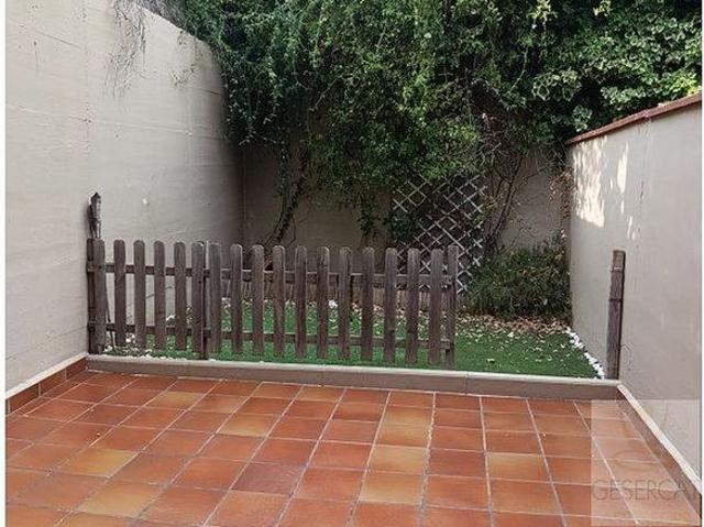 Chalet en venta en calle De Pontevedra, Rubí, de 140 m² 3 habitaciones por 470.000