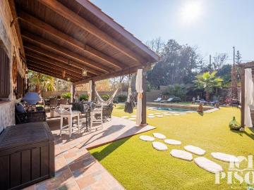 Chalet en venta en Rubí, Sant Muç. Chalet Independiente en venta en Rubí, con 334 m2, 4 habitaciones y 3 baños, Piscina, 2 plazas de Garaje. Chalets.
