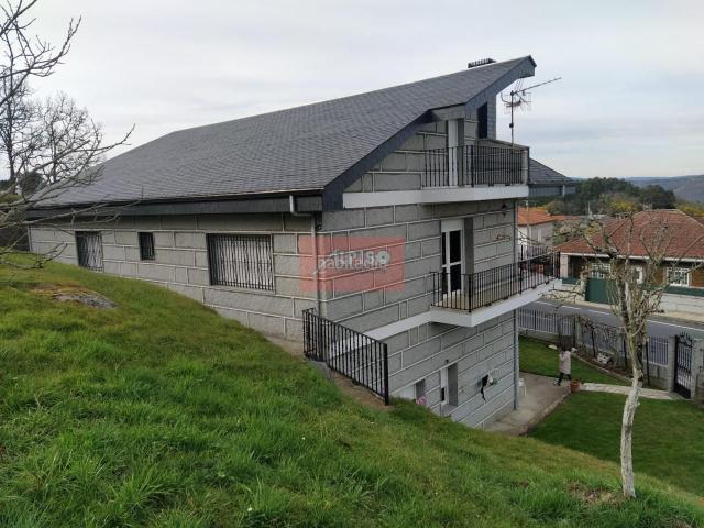Chalet en venta en Toén. Chalets.