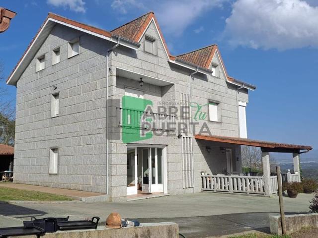 Chalet en venta en Toén. Chalets.