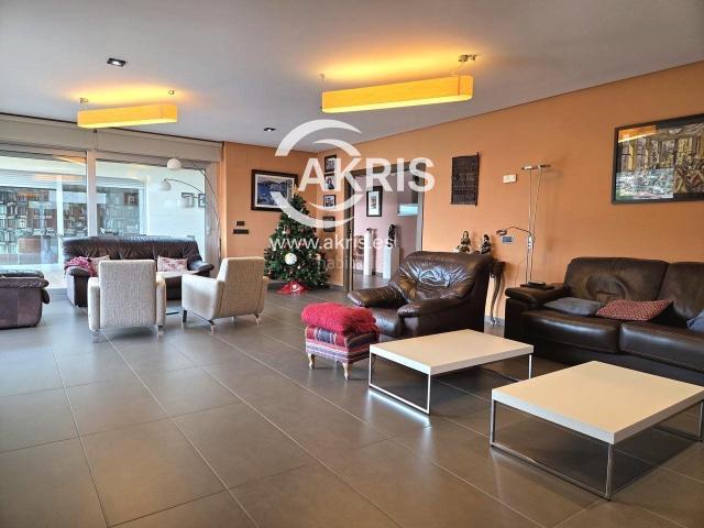 Chalet en venta en Toledo, Los Cigarrales La Bastida. Exclusiva residencia independiente con dos viviendas, piscina y vistas privilegiadas a Toledo. Chalets.