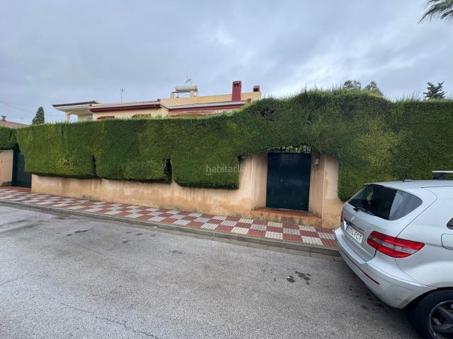 Chalet en venta en Tomares, Las Almenas. Chalet en venta en Las Almenas, 8 dormitorios. Chalets.