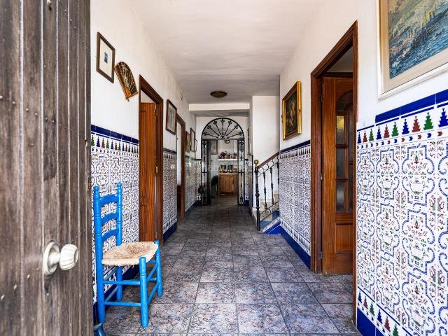 Chalet en venta en Tomares, Las Almenas. Chalet independiente en Las Almenas, Tomares. Chalets.