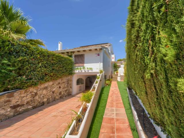 Chalet en venta en Tomares, Las Almenas. EXCLUSIVA VILLA,TOMARES LAS ALMENAS. Chalets.