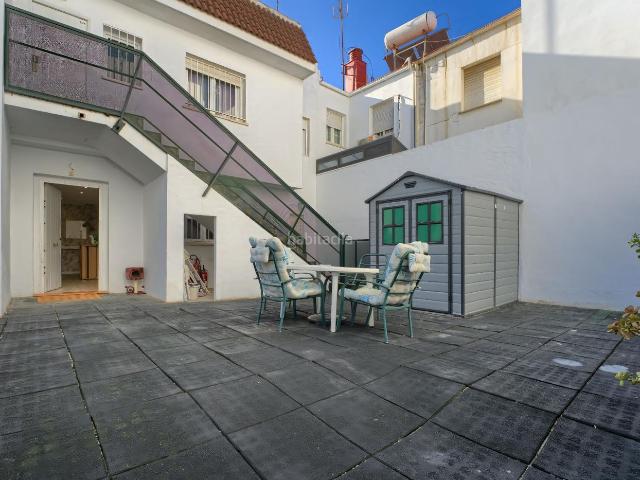 Chalet en venta en Tomares, Las Almenas. MISMA PROPIEDAD DOS CASAS,ADOSADA Y APARTAMENTO. Chalets.