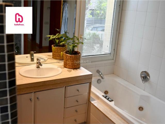 Chalet en venta en Tona. Casa a cuatro vientos en venta en Tona. Chalets.