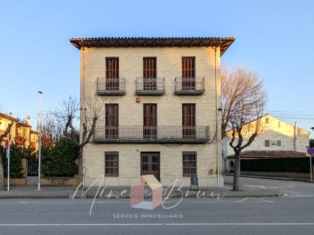 Chalet en venta en Tona. Chalets.