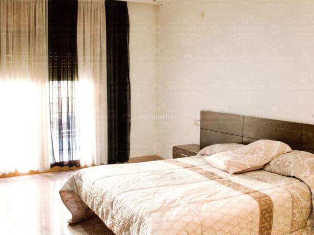 Chalet en venta en Tordera, Tordera. Casa familiar con garaje para cuatro coches y terrazas soleadas en pleno centro de Tordera. Chalets.