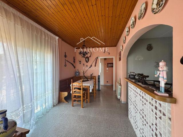 Chalet en venta en Tordera, Mas Mora Sant Daniel. Casa en una planta con terraza, barbacoa y 2 garajes. Chalets.