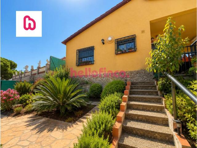 Chalet en venta en Tordera, Niàgara Parc Àgora Parc. Casa a cuatro vientos en una sola planta con piscina y gran parcela en Àgora Park. Chalets.