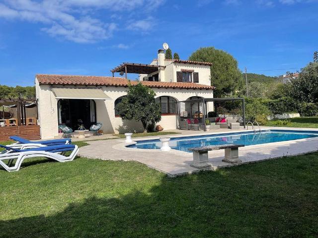 Chalet en venta en calle Suissa, Torroella de Montgrí, de 290 m² 5 habitaciones por 725.000