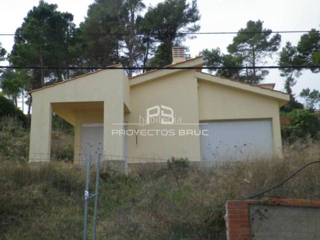 Chalet en venta en Torre de Claramunt La. CHALET INDEPENDIENTE EN VENTA EN LA TORRE DE CLARAMUNT. Chalets Torre de Claramunt.