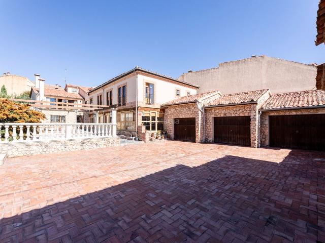 Chalet en venta en Torrecaballeros. chalet independiente en venta en Torrecaballeros. Chalets.