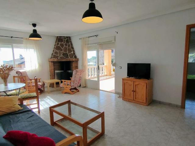 Chalet en venta en Torrejón del Rey. Chalet independiente 2 parcelas con garaje cubierto y posibilidad de separar cada planta como dos viviendas independientes. Chalets Torrejón del.