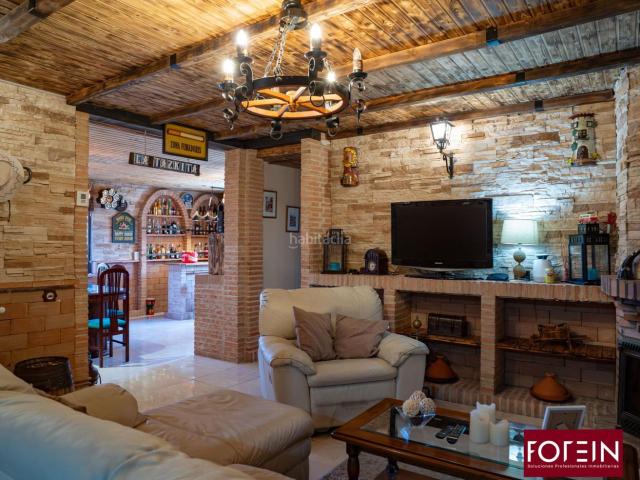 Chalet en venta en Torrejón del Rey. Impresionante Chalet Reformado en Torrejon del Rey con Piscina y Apartamento Independiente. Chalets Torrejón del.