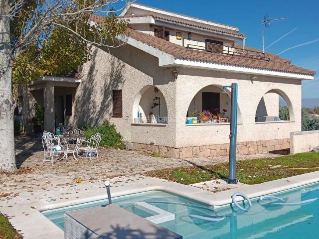 Chalet en venta en Torrejón del Rey. Nuda Propiedad Chalet en Torrejón del Rey 200.000. Chalets Torrejón del.