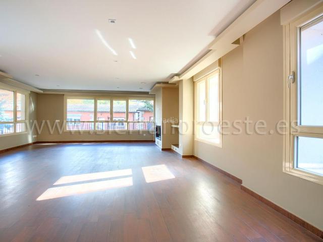 Chalet en venta en Torrelodones, Colonia. Espectacular chalet a estrenar en la Colonia de Torrelodones. Chalets.