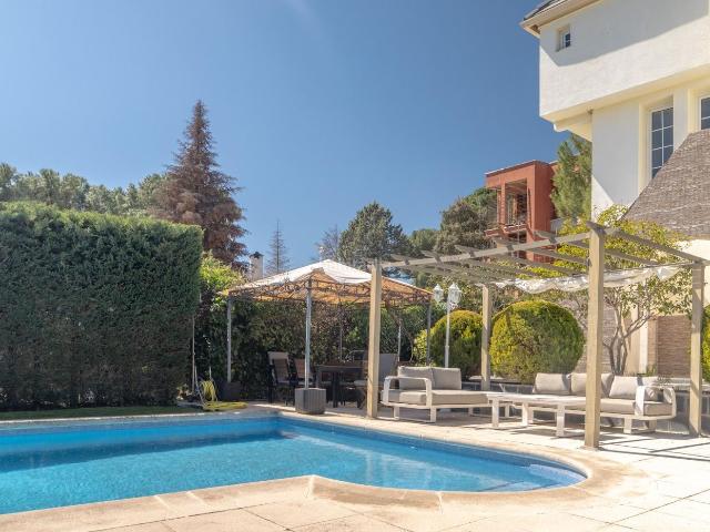 Chalet en venta en Torrelodones, El Monte. La casa que soñabas en Torrelodones, ya está en venta!. Chalets.
