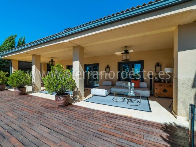 Chalet en venta en Torrelodones, La Berzosilla. Impresionante chalet de lujo en la Berzosilla con bonitas vistas. Chalets.