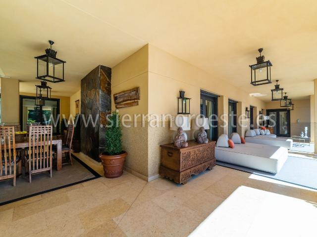Chalet en venta en Torrelodones, La Berzosilla. Impresionante chalet de lujo en la Berzosilla con bonitas vistas. Chalets.