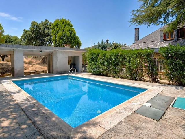 Chalet en venta en Torrelodones, Los Ángeles Jarandilla. EXCLUSIVO CHALET INDEPENDIENTE DE 430 M2 CON PISCINA Y EXCELENTE UBICACIÓN EN TORRELODONES. Chalets.