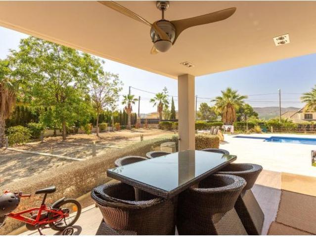 Chalet en Venta en Torrellano, Alicante