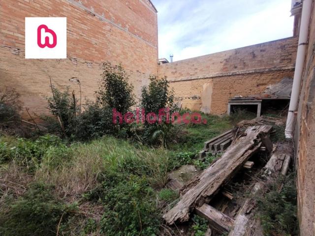 Chalet en venta en Torrelles de Foix. Acogedora casa a reformar con encanto en el centro de Torrelles de Foix. Chalets Torrelles de.