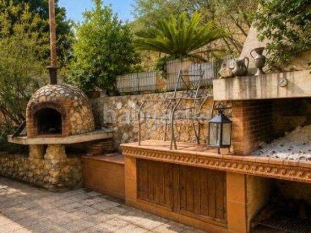 Chalet en venta en Torrelles de Foix. Espectacular casa con piscina, barbacoa. Chalets Torrelles de.