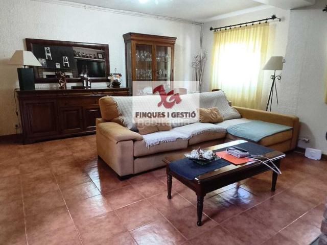 Chalet en venta en Torrelles de Llobregat. Chalet independiente en Cesalpina. Chalets Torrelles de.